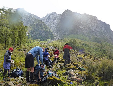 2019-01-20 10.56.51 Panorama Simon - rest stop in the Otoko_stitch.jpg: 5955x4549, 21564k (2019 Jun 20 21:11)