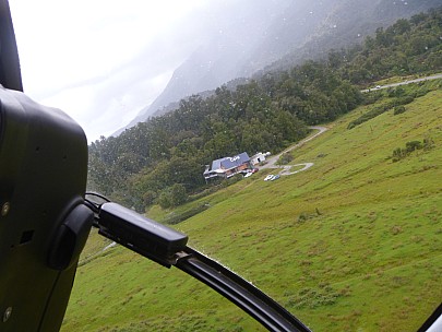 2019-01-21 12.20.00 P1000680 Jim - view from Helicopter of cafe.jpeg: 4320x3240, 4854k (2019 May 10 21:46)