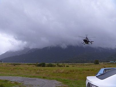2019-01-21 12.35.42 P1000682 Jim - helicopter coming in to land at cafe.jpeg: 4320x3240, 4722k (2019 May 10 21:46)