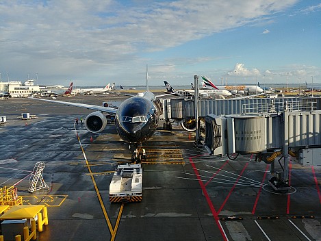 2019-02-24 18.51.28_HDR LG6 Simon - our B777-300ER at gate 16 Auckland airport.jpeg: 4160x3120, 5587k (2019 Feb 27 18:19)