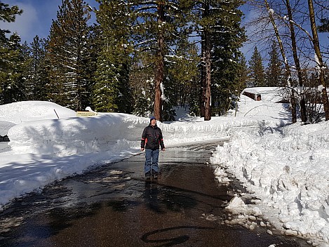 2019-02-27 09.56.01 Jim - Simon on Granlibakken road.jpeg: 4032x3024, 3172k (2019 Feb 28 15:57)