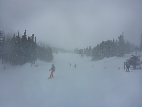 2019-03-02 14.49.14 P1020773 Simon - looking up Ponderosa run with Jim at right.jpeg: 4608x3456, 5509k (2019 Mar 02 14:49)