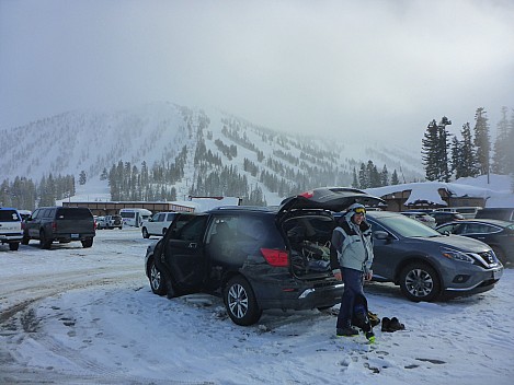 2019-03-02 15.45.36 P1020782 Simon - Jim at Mt Rose car park.jpeg: 4608x3456, 5082k (2019 Mar 02 15:45)