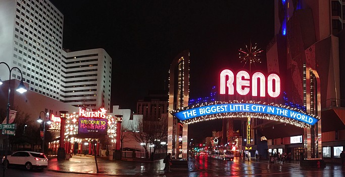 2019-03-02 22.07.48 LG6 Simon - Reno the biggest little city in the world_stitch.jpg: 5700x2937, 13215k (2019 Mar 07 16:43)