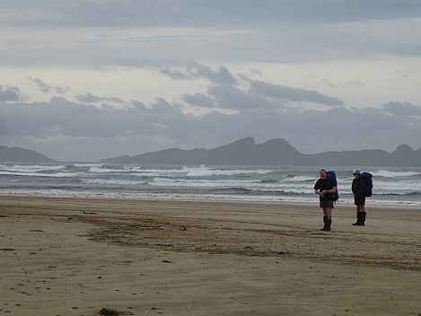 2019-11-10 07.51.55 P1020023 Brian - Simon and Jim on Mason Bay, Ernest Islands behind.jpeg: 4000x3000, 4360k (2019 Nov 16 20:40)