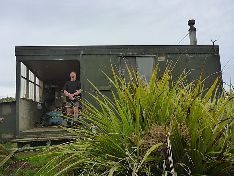 2019-11-10 08.24.07 P1020885 Simon - at Martins Creek Hunters Hut.jpeg: 4608x3456, 6384k (2019 Nov 10 08:24)