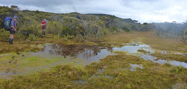 2019-11-10 14.38.13 Panorama Simon - Jim and Brian at a soft spot in the track_stitch.jpg: 6917x3282, 19869k (2019 Nov 17 10:40)