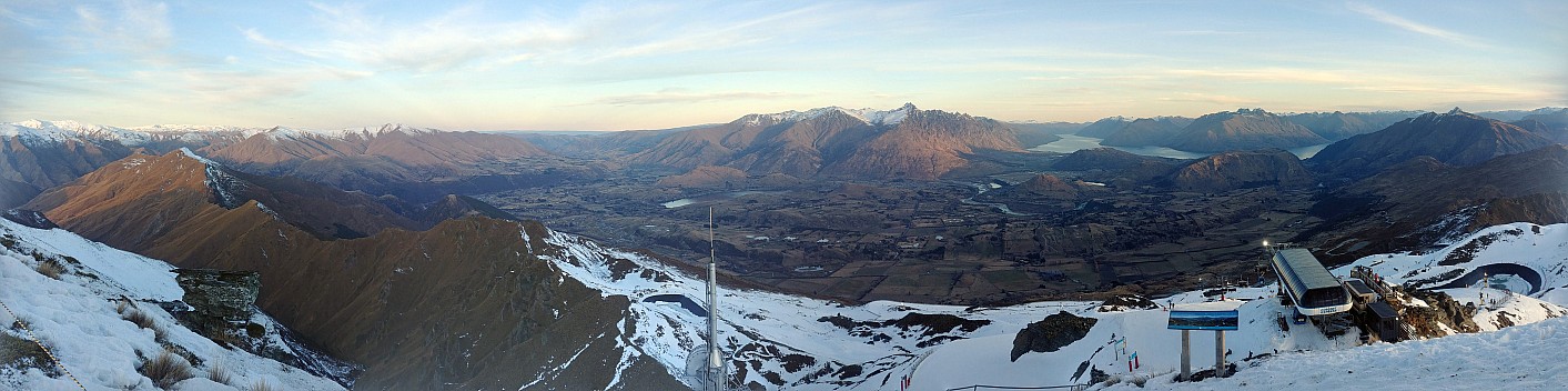 2020-08-05 17.20.08_HDR-PANO LG6 Adrian - Coronet Express and Lake Wakatipu panorama.jpeg: 7539x1878, 2169k (2020 Aug 05 05:20)