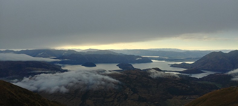 2020-08-07 09.01.16_HDR LG6 Simon - Lake Wanaka snowing_cr.jpg: 4160x1859, 2337k (2020 Aug 10 21:05)