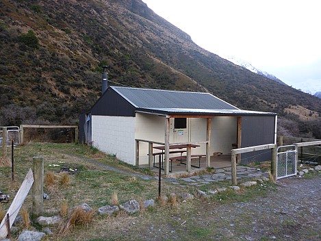 2020-08-29 17.37.40 P1030353 Simon - Growler Hut.jpeg: 4608x3456, 6121k (2020 Sept 04 20:05)