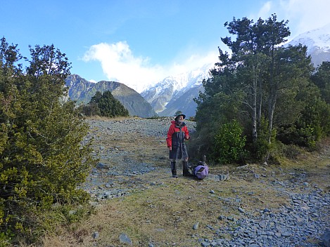 2020-08-30 12.15.21 P1030372 Simon - Brian outside Curtis Memorial Hut.jpeg: 4608x3456, 6261k (2020 Oct 24 12:24)