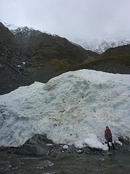 Brian and Avalanche debris
Photographer;&nbsp;Simon
2020-08-31&nbsp;10.28.14;&nbsp;Metadata time: '2020 Aug 31 10:28'
Original size:&nbsp;3,456 x 4,608; 5,305 kB
Filename: 2020-08-31 10.28.14 P1030410 Simon - Brian and Avalanche debris.jpeg