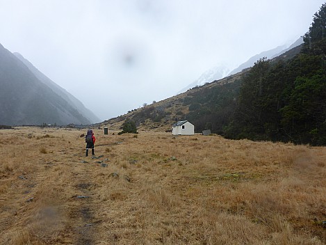 Brian arriving at Mistake Flats Hut
Photographer;&nbsp;Simon
2020-08-31&nbsp;14.45.36;&nbsp;Metadata time: '2020 Aug 31 14:45'
Original size:&nbsp;4,448 x 3,336; 5,149 kB;&nbsp;str
Filename: 2020-08-31 14.45.36 P1030430 Simon - Brian arriving at Mistake Flats Hut_str.jpeg