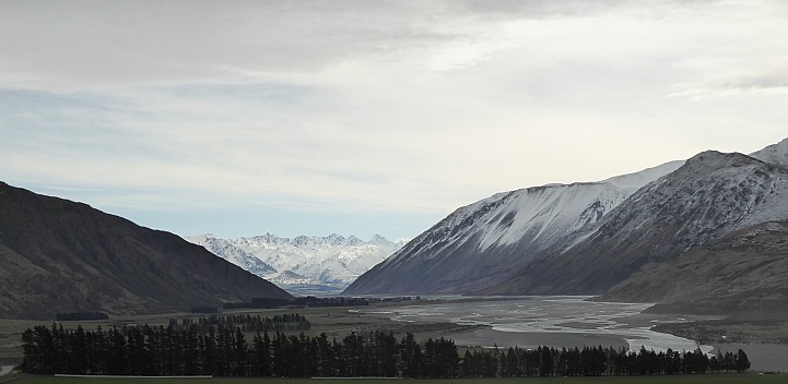 2020-09-04 14.25.54 P1020326 Brian - Rangitata view from Rangitata Gorge road_cr.jpg: 4000x1954, 2108k (2020 Nov 07 18:29)