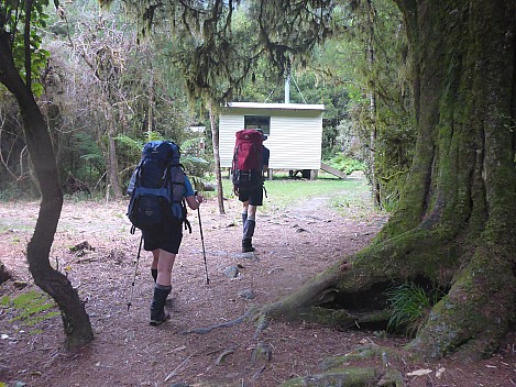 2022-03-08 12.04.41 P1030701 Simon - Susie and Brian arriving at Architect Creek hut.jpeg: 4608x3456, 5835k (2022 Dec 04 08:22)