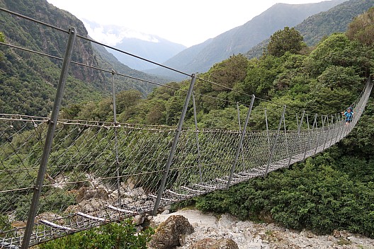 2022-03-08 15.27.33 IMG_0313 Brian - Shiels Creek swingbridge.jpeg: 5472x3648, 11938k (2022 Dec 04 08:22)