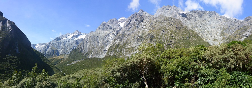 2022-03-09 12.22.39 Panorama Simon - Siera Range behind Douglas Rock helipad_stitch.jpg: 10418x3668, 42619k (2022 Mar 12 07:23)