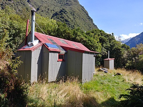 2022-03-09 12.31.15_HDR LG6 Simon - Douglas Rock Hut.jpeg: 4160x3120, 7734k (2022 Dec 04 14:11)