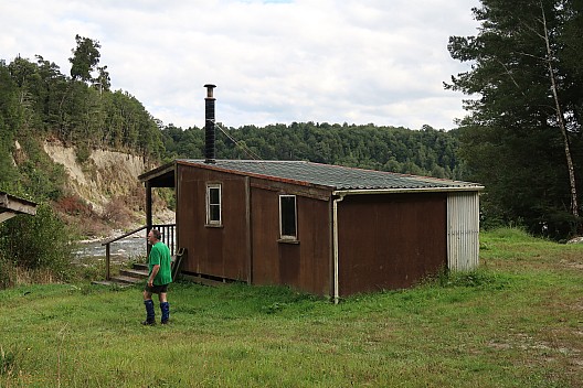 2022-03-11 10.38.35 IMG_0338 Brian - Simon at Jims Flat Hut.jpeg: 5472x3648, 9184k (2022 Dec 11 09:29)