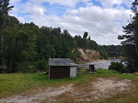 2022-03-11 10.50.25_HDR LG6 Simon - Jims Flat Hut.jpeg: 4160x3120, 6215k (2022 Dec 11 09:29)