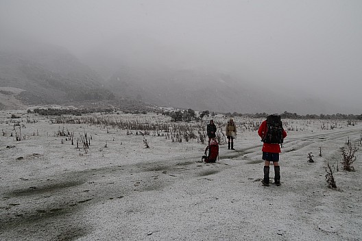2022-07-30 16.11.22 IMG_0402 Brian - Simon Alan and Bruce having a breather while snowing on the track.jpeg: 5472x3648, 7563k (2022 Aug 20 15:01)