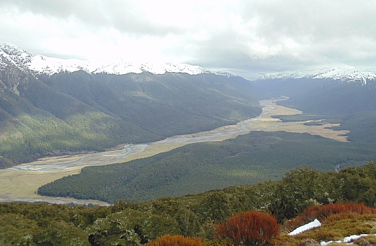 2022-08-04 12.33.43 DSC02914 Alan -  View up Hurunui from Macs Knob bush edge_cr.jpeg: 3648x2392, 2655k (2022 Dec 11 15:08)