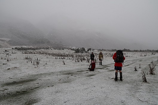 2022-07-30 16.11.22 IMG_0402 Brian - Simon Alan and Bruce having a breather while snowing on the track.jpeg: 5472x3648, 7563k (2022 Aug 20 15:01)