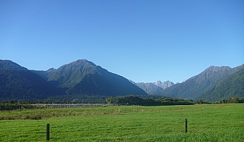 Moeraki River to Middle Head hut