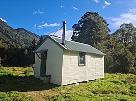 Moeraki River to Middle Head hut