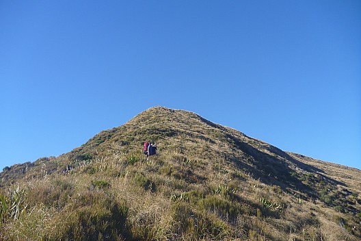 Brian and Simon climbing the spur to the Mataketake tops
Photo: Philip
2023-04-19 10.28.28; '2023 Apr 19 10:28'
Original size: 4,320 x 2,880; 4,876 kB
2023-04-19 10.28.28 P1070113 Philip - Brian and Simon climbing the spur to the Mataketake tops.jpeg