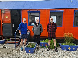  visit Joe's Hut, tramp to car, drive to Fox for the night