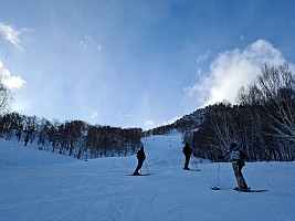 At the Prince Hotel East Wing skiing Yakebitaiyama
Adrian, Kevin, and Jim on Yakebitaiyama D3 course
Photographer;&nbsp;Simon
2024-03-02&nbsp;16.22.40;&nbsp;Metadata time: '2024 Mar 02 16:22'
Original size:&nbsp;9,248 x 6,936; 14,091 kB
Filename: 2024-03-02 16.22.40 S20+ Simon - Adrian, Kevin, and Jim on Yakebitaiyama D3 course.jpeg