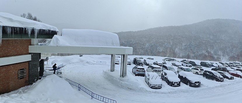 Entrance to Shiga Kōgen Prince Hotel East Wing
Photographer;&nbsp;Simon
2024-03-02&nbsp;09.23.00;&nbsp;Metadata time: '2024 Mar 02 13:23'
Original size:&nbsp;13,986 x 5,941; 6,710 kB;&nbsp;stitch
Filename: 2024-03-02 09.23.00 S20+ Simon - Entrance to Shiga Kōgen Prince Hotel East Wing_stitch.jpg