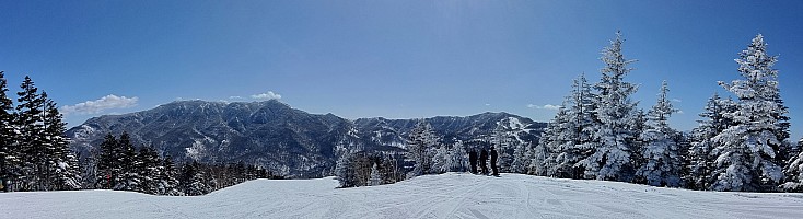 At the Prince Hotel East Wing skiing at Okushiga Kōgen
Simon, Adrian, and Kevin on A1 course stitch cr
Photographer;&nbsp;Jim
2024-03-03&nbsp;09.57.46;&nbsp;Metadata time: '2024 Mar 03 09:57'
Original size:&nbsp;4,454 x 1,213; 1,871 kB;&nbsp;{i:2;}
Filename: 2024-03-03 09.57.46 S21FE+ Jim - Simon, Adrian, and Kevin on A1 course_stitch_cr.jpg
