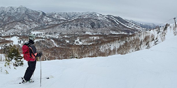 Adrian and view from Yakebitaiyama A1 over Gondola number  1
Photo: Simon
2024-03-05 10.03.18; '2024 Mar 05 10:03'
Original size: 15,662 x 7,770; 14,108 kB; stitch
2024-03-05 10.03.18 S20+ Simon - Adrian and view from Yakebitaiyama A1 over Gondola number 1_stitch.jpg