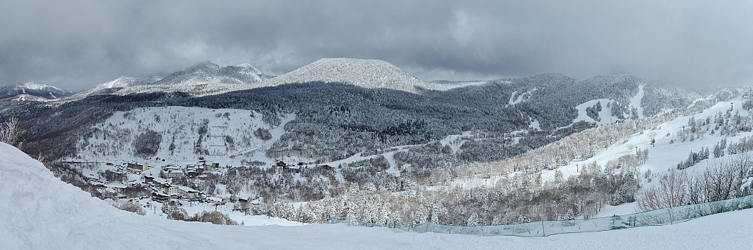 View of Kumanoyu from the top of 2nd pair lift
Photographer;&nbsp;Adrian
2024-03-10&nbsp;13.08.13;&nbsp;Metadata time: '2024 Mar 10 17:08'
Original size:&nbsp;13,185 x 4,382; 7,650 kB;&nbsp;stitch
Filename: 2024-03-10 13.08.13 S20+ Adrian - view of Kumanoyu from the top of 2nd pair lift_stitch.jpg