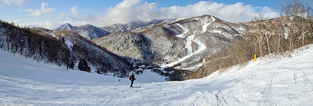 Simon and view down the Giant
Photographer;&nbsp;Adrian
2024-03-10&nbsp;16.10.59;&nbsp;Metadata time: '2024 Mar 10 20:10'
Original size:&nbsp;16,544 x 5,622; 14,973 kB;&nbsp;stitch
Filename: 2024-03-10 16.10.59 S20+ Adrian - Simon and view down the Giant_stitch.jpg