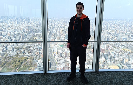 Adrian in Abeno Harukas
Photographer;&nbsp;Simon
2024-03-14&nbsp;12.49.37;&nbsp;Metadata time: '2024 Mar 14 16:49'
Original size:&nbsp;9,248 x 5,896; 11,415 kB;&nbsp;cr
Filename: 2024-03-14 12.49.37 S20+ Simon - Adrian in Abeno Harukas_cr.jpg