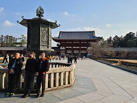 Kim, Kevin, and Adrian looking at Tōdai-ji
Photographer;&nbsp;Simon
2024-03-14&nbsp;16.20.38;&nbsp;Metadata time: '2024 Mar 14 20:20'
Original size:&nbsp;9,248 x 6,936; 15,001 kB
Filename: 2024-03-14 16.20.38 S20+ Simon - Kim, Kevin, and Adrian looking at Tōdai-ji.jpeg