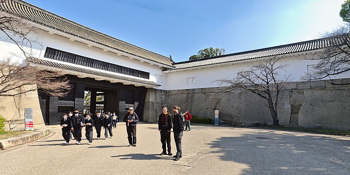Jim, Adrian, and Kevin outside the Ōsaka Castle Otemon Gate
Photographer;&nbsp;Simon
2024-03-15&nbsp;10.08.51;&nbsp;Metadata time: '2024 Mar 15 14:08'
Original size:&nbsp;14,429 x 7,215; 20,558 kB;&nbsp;stitch
Filename: 2024-03-15 10.08.51 S20+ Simon - Jim, Adrian, and Kevin outside the Ōsaka Castle Otemon Gate_stitch.jpg