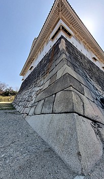 Ōsaka Castle wall
Photo: Jim
2024-03-15 11.38.24; '2024 Mar 15 15:38'
Original size: 2,715 x 4,669; 2,308 kB; stitch
2024-03-15 11.38.24 S21FE+ Jim - Ōsaka Castle wall_stitch.jpg