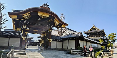 Shinkansen Ōsaka, Tōkyō, to Narita
13  52 345 S20+ Simon - Adrian and Jim outside Higashi Hongan-ji
2024-03-16;&nbsp;Metadata time: '2024 Mar 16 13:52'
Original size:&nbsp;14,990 x 7,527; 10,036 kB;&nbsp;stitch
Filename: 2024-03-16 13.52.345S20+ Simon - Adrian and Jim outside Higashi Hongan-ji_stitch.jpg