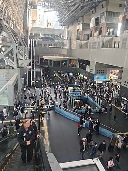 Jim in JR Kyōto Station
Photographer;&nbsp;Simon
2024-03-16&nbsp;12.38.50;&nbsp;Metadata time: '2024 Mar 16 16:38'
Original size:&nbsp;6,928 x 9,248; 12,512 kB
Filename: 2024-03-16 12.38.50 S20+ Simon - Jim in JR Kyōto Station.jpeg