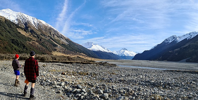 Philip and Brian looking up the Hopkins
Photographer;&nbsp;Simon
2024-09-29&nbsp;09.50.11;&nbsp;Metadata time: '2024 Sept 29 09:50'
Original size:&nbsp;12,474 x 6,297; 15,173 kB;&nbsp;stitch
Filename: 2024-09-29 09.50.11 S20+ Simon - Philip and Brian looking up the Hopkins_stitch.jpg