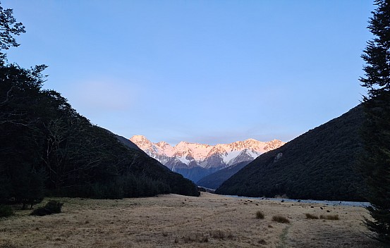 View down the Huxley at sunset
Photographer;&nbsp;Simon
2024-09-29&nbsp;19.31.20;&nbsp;Metadata time: '2024 Sept 29 19:31'
Original size:&nbsp;9,248 x 5,883; 8,755 kB;&nbsp;cr
Filename: 2024-09-29 19.31.20 S20+ Simon - view down the Huxley at sunset_cr.jpg