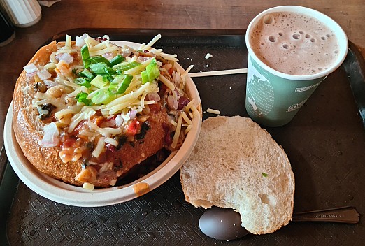 First day lunch at Campbell Basin Lodge - Chill in bread bowl
Photographer;&nbsp;Simon
2025-02-25&nbsp;11.30.09;&nbsp;Metadata time: '2025 Feb 26 08:30'
Original size:&nbsp;8,739 x 5,888; 10,741 kB;&nbsp;cr
Filename: 2025-02-25 11.30.09 S20+ Simon - First day lunch at Campbell Basin Lodge - Chill in bread bowl_cr.jpg