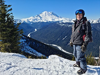 2025-02-27 11.40.01 S20+ Simon - Simon with Mt Ranier and White River from Crystal Mountain North.jpeg: 9248x6936, 15974k (2025 Jun 01 15:01)