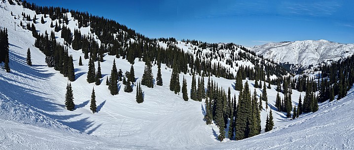 2025-02-27 12.42.51 S20+ Simon - view down West Face to Jack's Cut and bottom of Green Valley_stitch.jpg: 15417x6528, 15119k (2025 Jun 02 12:44)