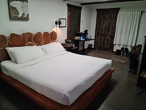 Room at Paradise Village
Photographer;&nbsp;Simon
2025-02-28&nbsp;20.24.01;&nbsp;Metadata time: '2025 Feb 28 20:24'
Original size:&nbsp;9,248 x 6,936; 12,172 kB
Filename: 2025-02-28 20.24.01 S20+ Simon - Room at Paradise Village.jpeg