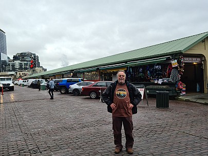 2025-03-03 09.42.26 S20+ Simon - Simon outside Pike Place Market_cr.jpg: 7541x5656, 9794k (2025 Jul 20 11:37)